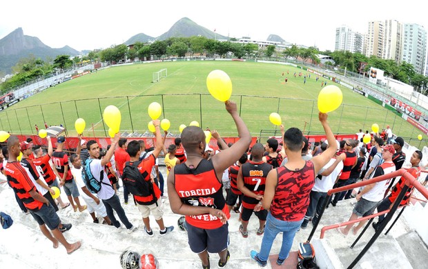 Torcida Treino Flamengo  (Foto: Alexandre Vidal / Fla Imagem)