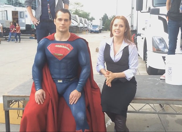 Confira Henry Cavill e Amy Adams no set de filmagens de Batman V Superman, Notícias