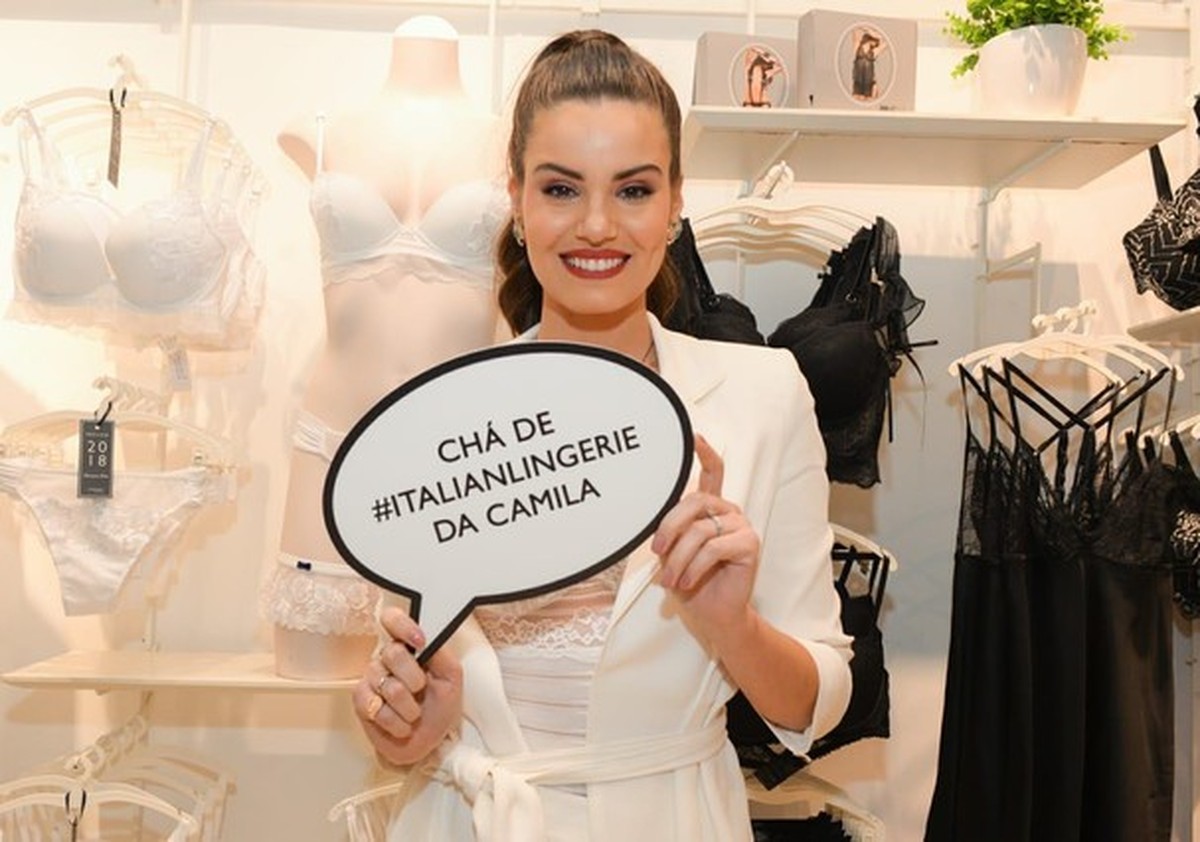 Camila Queiroz faz Chá de Lingerie em Ipanema no Rio Celebridades Glamour