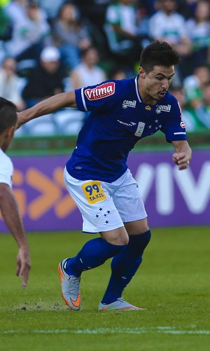 Willian deixou partida para o lugar de Joel, no segundo tempo (Foto: Geraldo Bubniak/Light Press/Cruzeiro)