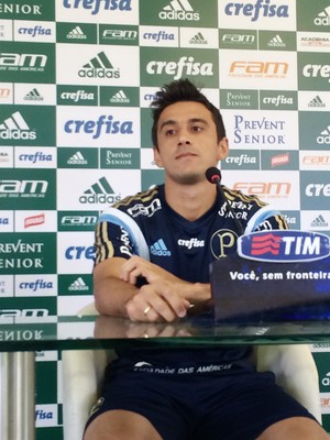 Robinho diz que reviu o golaço