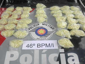 Pinos de cocaína em São José dos Campos (Foto: Divulgação/Polícia Militar)