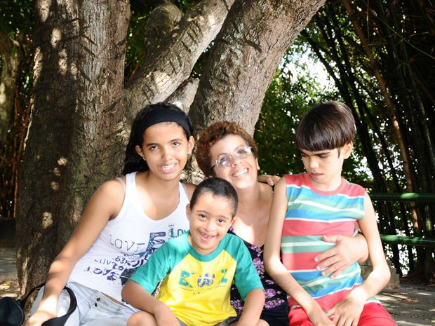 Mulher adota três crianças com deficiência no Piauí (Foto: Otilina Dualibe/Arquivo Pessoal)