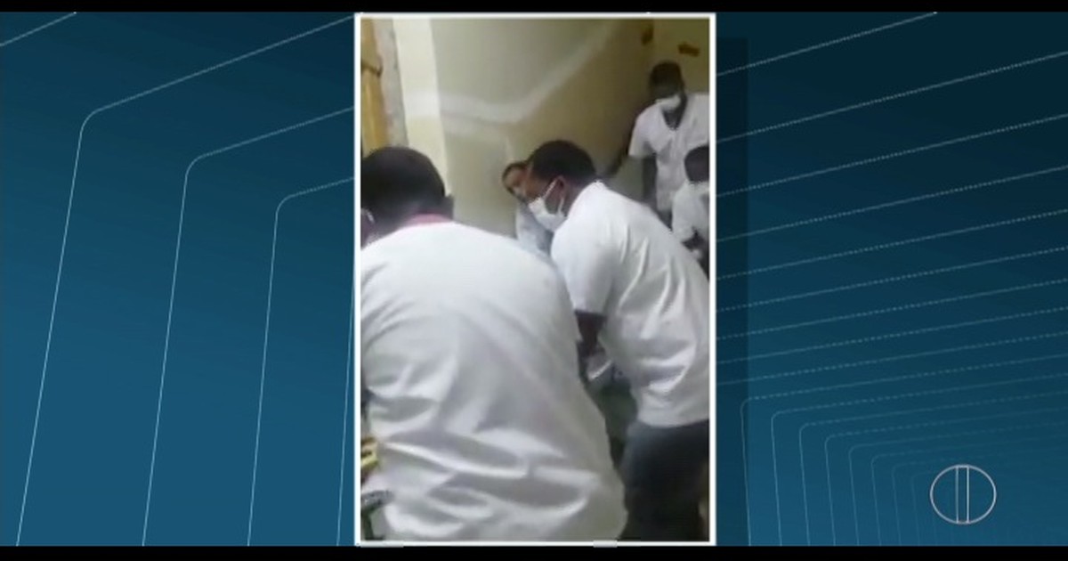 Sem elevador, corpo de paciente é levado pela escada em hospital ... - Globo.com