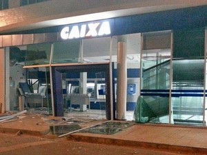 Criminosos explodem caixa em Martinho Campos (Foto: Polícia Militar/Divulgação)