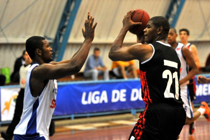 basquete cristiano flamengo e daniel pinheiros (Foto: João Pires / LNB) basquete cristiano flamengo e daniel pinheiros (Foto: João Pires / LNB)