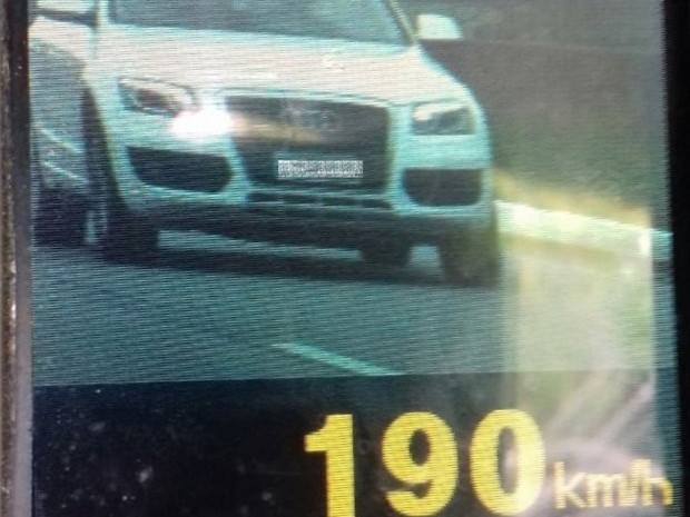 PRF flagrou Audi trafegando a 190km/h na BR-101 (Foto: Nucom PB/PRF)