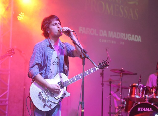 Banda Farol da Madrugada foi a primeira a subir no palco da 4ª Edição do Novas Promessas (Foto: Rafael Veraldo/ RPC)