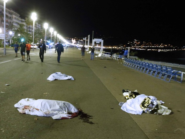 Caminhão se chocou contra uma multidão que comemorava o feriado nacional do Dia da Bastilha (Foto: REUTERS/Eric Gaillard)