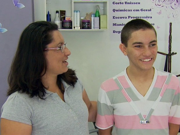 Adolescente doou todo cabelo para confecção de perucas (Foto: Reprodução EPTV) Adolescente doou todo cabelo para confecção de perucas (Foto: Reprodução EPTV)