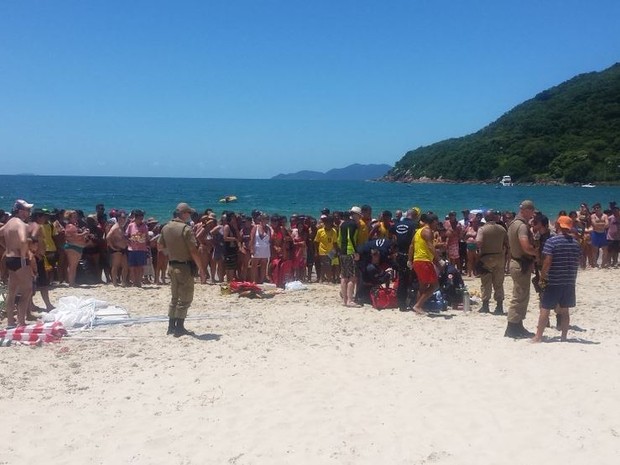 Praia estava lotada na hora do crime (Foto: Arcanjo/Divulgação)
