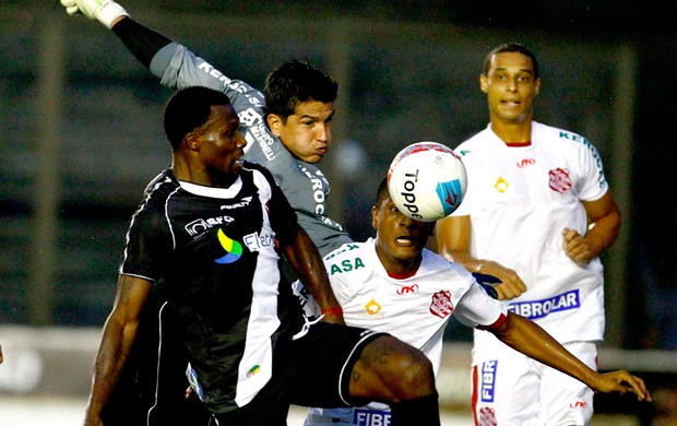 Tenório no jogo do Vasco contra o Bangu (Foto: Jorge William / Ag. O Globo)