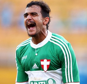 Jogadores do Palmeiras aceitam vaias da torcida após empate contra Bahia