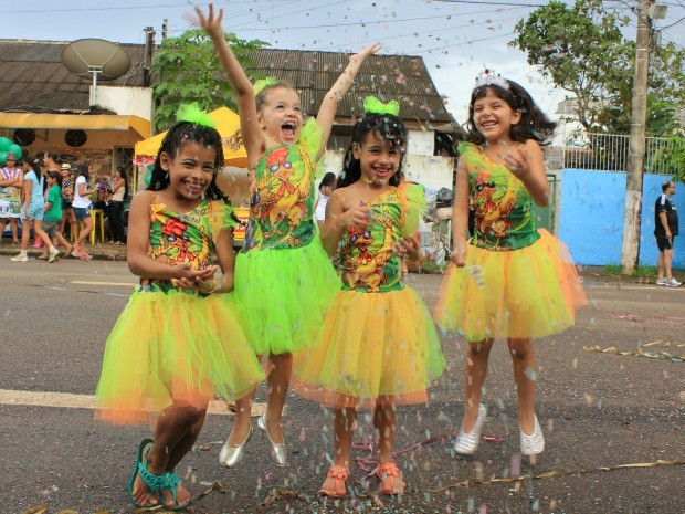 As 'filhas do galo' fazem a festa no Bloco do Pinto, em Porto Velho (Foto: Vanessa Vasconcelos/G1)