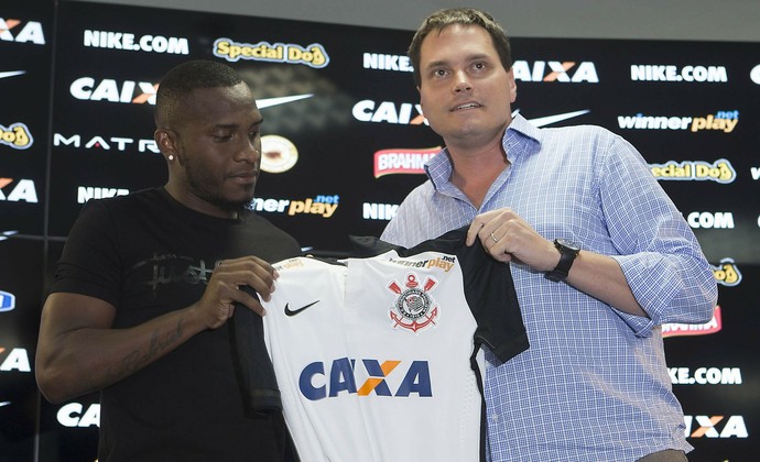 Willians evita comparação com Ralf e promete menos cartões no Corinthians