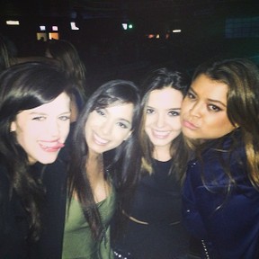 Sophia Abrahão, Anitta, Giovanna Lancellotti e Preta Gil em show no Rio (Foto: Instagram/ Reprodução)