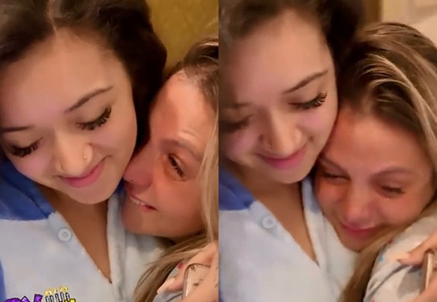 Carla Peresz chora muito ao ver clipe da filha, Camilly Victoria (Foto: Reprodução/Instagram)