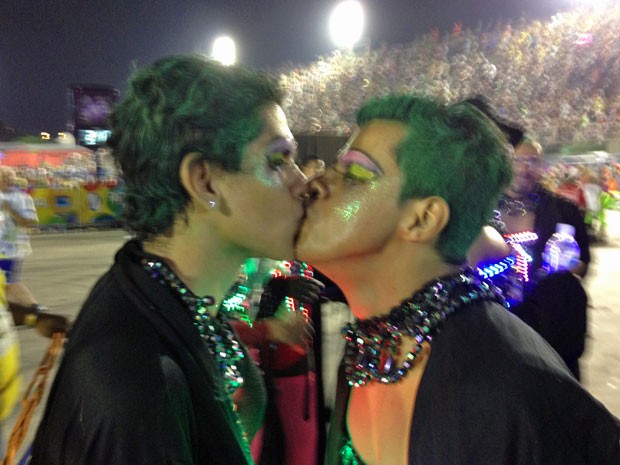 G Desfile Que Fala De Diversidade Tem Beijo Gay Na Dispers O Not Cias Em Carnaval No