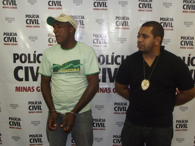 Cláudio Ferreira Elias foi preso em casa, onde teria assassinado a mãe. (Foto: Valdivan Veloso / G1)