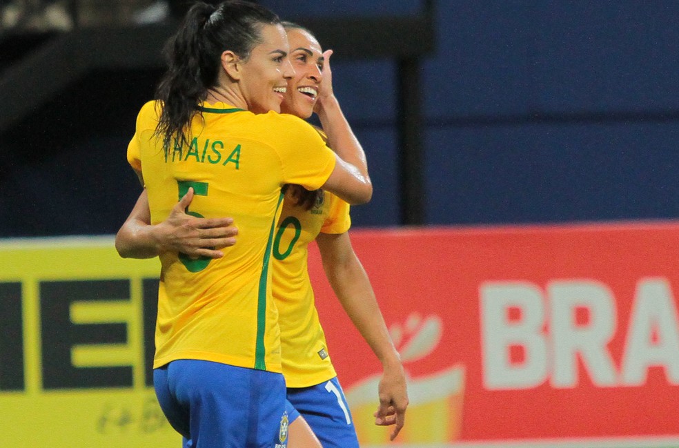 Com Marta e companhia, Brasil venceu a Bolívia por 6 a 0, em abril deste ano, com público de 16 mil na Arena da Amazônia (Foto: Agência Estado)