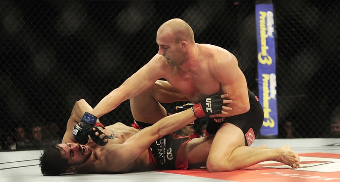 Patrick Cummins golpeia Antônio Cara de Sapato no UFC Barueri (Foto: Marcos Ribolli)