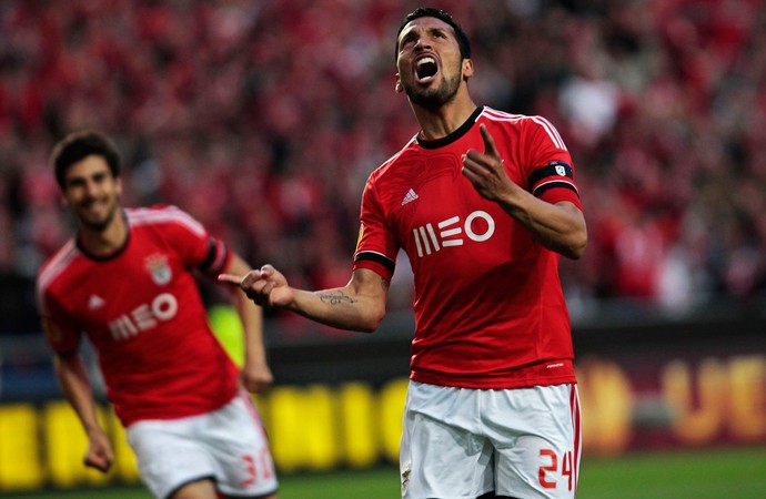 Ezequiel Garay gol Benfica (Foto: Reuters)