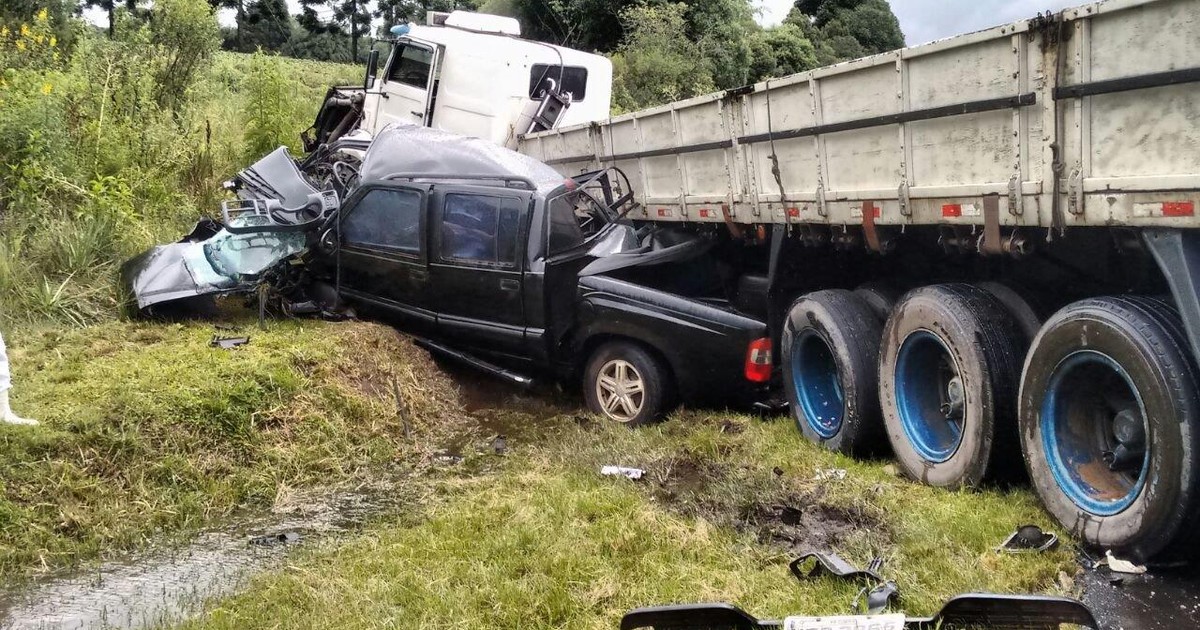 G1 - Homem Morre Após Caminhão Passar Por Cima De Caminhonete Na BR-277 ...