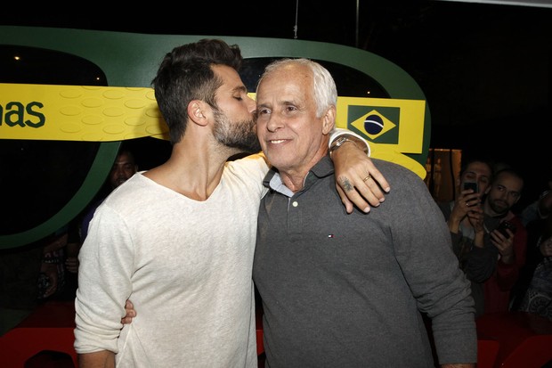 Bruno Gagliasso com o pai Paulo  (Foto: Celso Tavares / Ego)