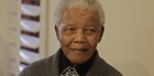 Ex-presidente Nelson Mandela é hospitalizado (Schalk van Zuydam/AP)