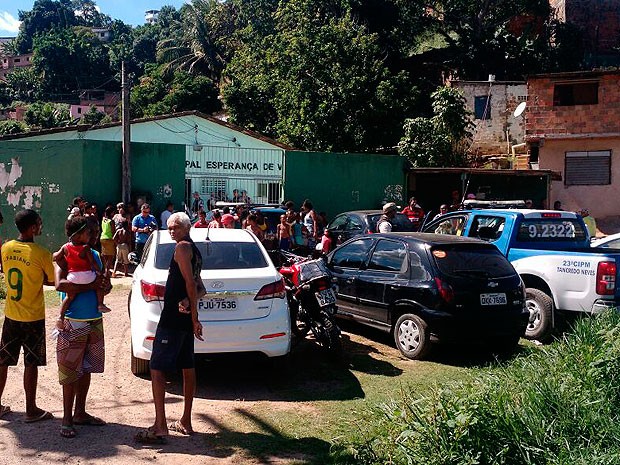 Homem invadiu escola e matou professora em Cateslo Barnco, Salvador, Bahia (Foto: Ramon Ferraz / TV Bahia)