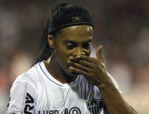 Ronaldinho, Newell's Old Boys x Atlético-MG (Foto: AP)