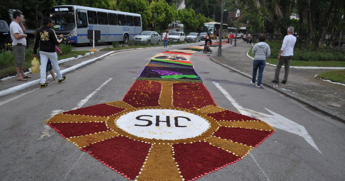 Petrópolis e Teresópolis celebram Corpus Christi com missa e ... - Globo.com