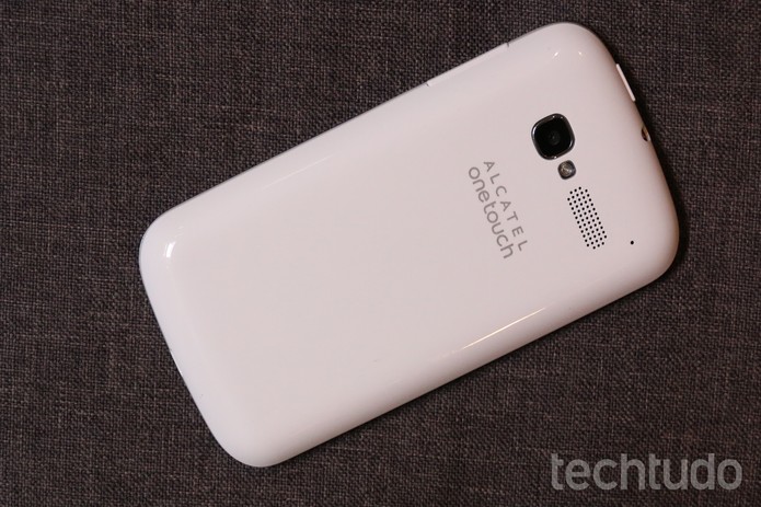 O Alcatel One Touch Pop C5 fica limitado por ter uma versão antiga do Android (Foto: Lucas Mendes/TechTudo) O Alcatel One Touch Pop C5 fica limitado por ter uma versão antiga do Android (Foto: Lucas Mendes/TechTudo)