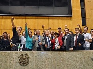 Servidores do Judiciário vibram com aprovação da proposta (Foto: Reinaldo Carvalho/ Ales)