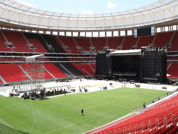 Montagem do palco para o show de Paul McCartney no Estádio Mané Garrincha (Foto: Vianey Bentes/TV Globo)