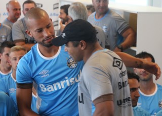 Roger, Kadu, Grêmio, rs, apresentação, 2016 (Foto: Eduardo Moura/GloboEsporte.com)