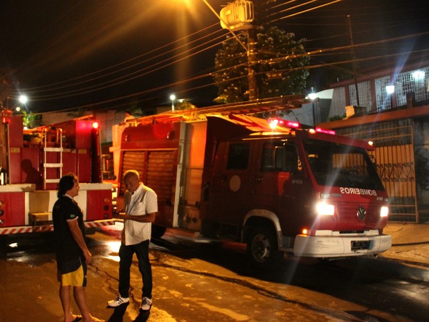 Casa teve o quarto e banheiro atingidos pelo fogo (Foto: Rickardo Marques/G1 AM)