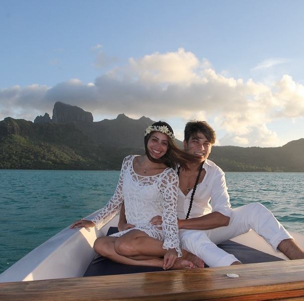 Carol Castro e o marido Raphael Sander em Bora Bora (Foto: Instagram/Reprodução)