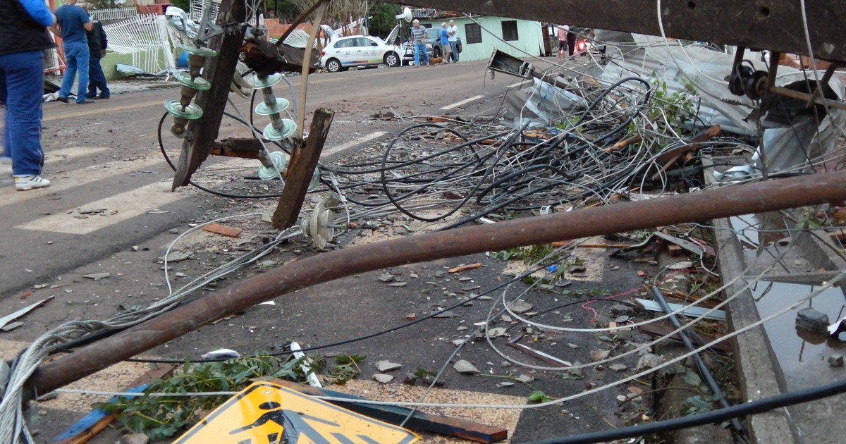 G Xanxer Segue Sem Luz Ap S Tornado Derrubar Mais De Postes