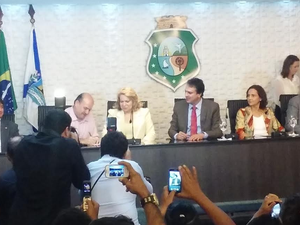 Roberto Cláudio assinou convênio que autorizou a circulação dos carrinhos em Fortaleza (Foto: Gioras Xerez/G1 Ceará)