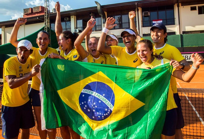 Meninas  comemoram título do Zonal Americano da Fed Cup (Foto: Reprodução/Facebook)