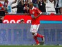 Imprensa portuguesa põe zagueiro Sidnei, do Benfica, na mira do Fla