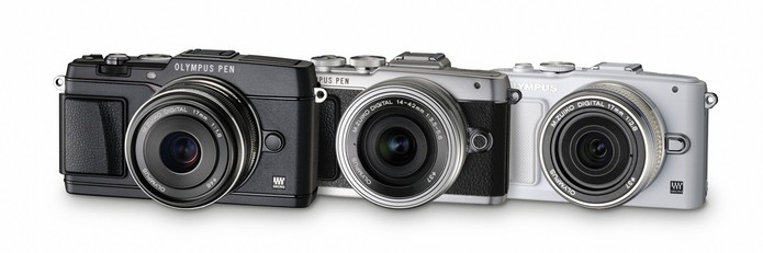 Câmera da Olympus possui tela móvel para ajudar usuário a fazer selfie (Foto: Divulgação/Olympus) Câmera da Olympus possui tela móvel para ajudar usuário a fazer selfie (Foto: Divulgação/Olympus)