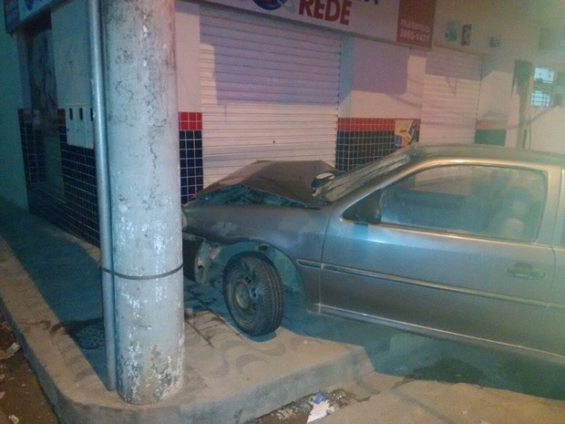 Homem é preso após bater carro roubado em Cana Verde (MG). (Foto: Divulgação/Redes Sociais)