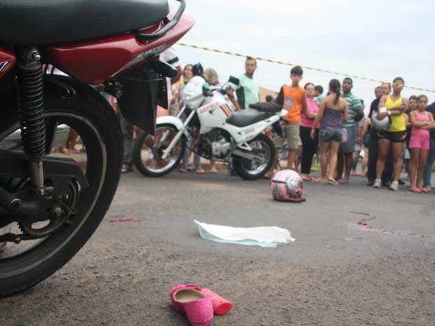 Vítima morreu ainda no local do crime (Foto: Enerson Cleiton)