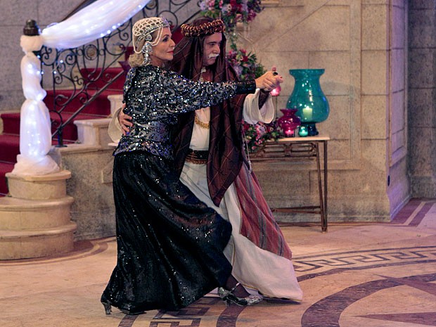 Irene Ravache e Tony Ramos arrasam nos passos de tango (Foto: Guerra dos Sexos / TV Globo)