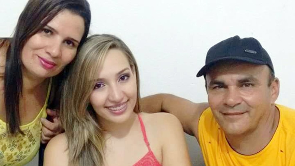 Thamires Dantas vai ser a primeira da família a conseguir um diploma de nível superior (Foto: Thamires Ferreira Dantas/Arquivo Pessoal)