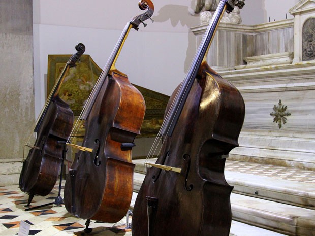 Instrumentos do Museu da Música, em Veneza (Foto: Michelle Locke/AP)