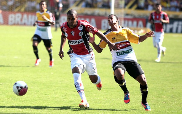 jogo entre Criciúma e Joinville (Foto: Fernando Ribeiro / Ag. Estado)