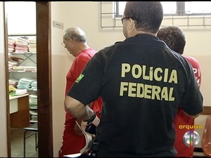Polícia prende suspeitos de improbidade admnistrativa.  (Foto: Divulgação/Inter TV)